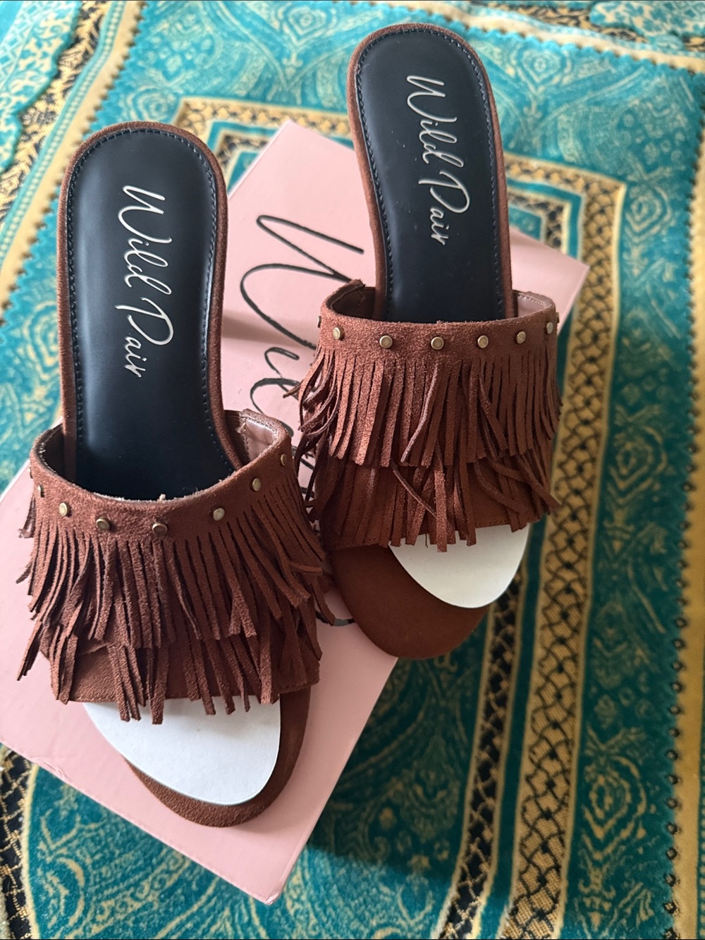 Wild Pair Brown Fringe Kitten Heela with Stud Accents NWT